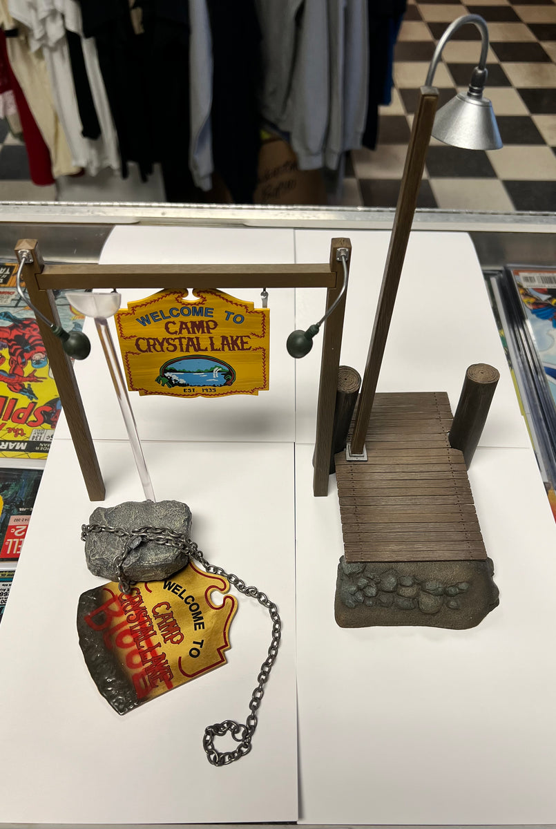 NECA Friday the 13th : Camp Crystal Lake Accessory Set (LOOSE