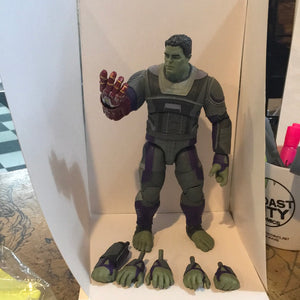 Diamond Select Endgame Hulk with Nano Gauntlet