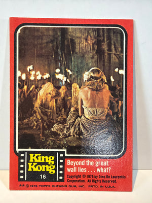 King Kong 1976 Topps Cards #16 "Beyond the Great Wall Lies...What?"