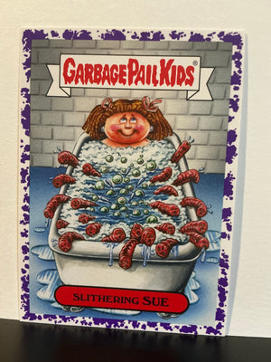 Garbage Pail Kids : Revenge of the Horror-ible (2019 Series) - Modern Horror Sticker 9a Purple Border Slithering Sue