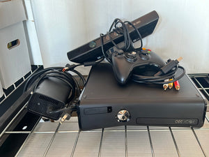 X-Box 360 : (Black) Tested / Working One Controller W/ A/V Hookup