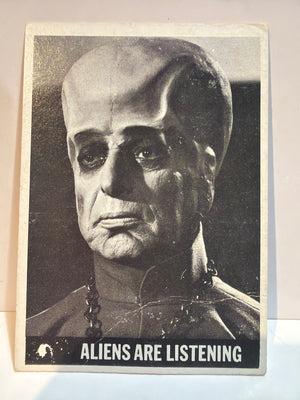 Lost in Space : 1966 Topps Trading Cards #2 Aliens Are Listening