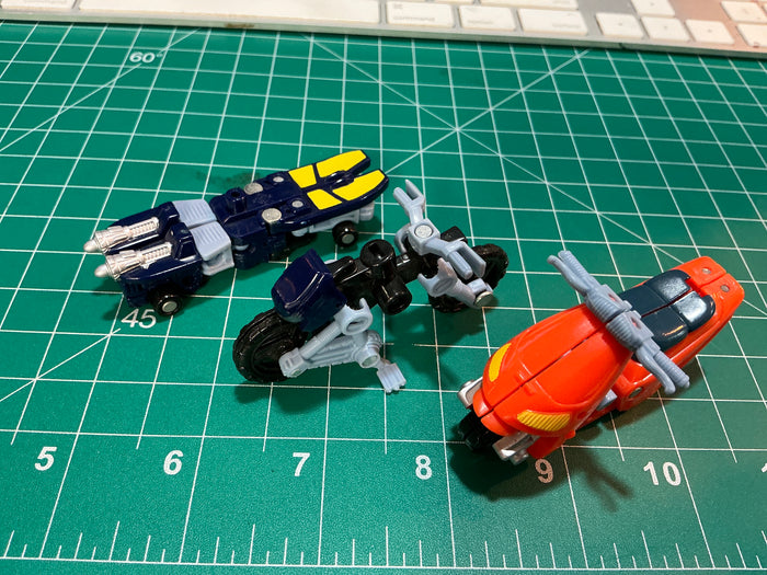 Transformers Armada Minicons: Land Military Team Wheelie, Arcee, & Bank