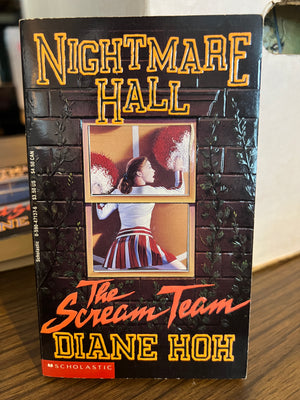 Nightmare Hall #5 : Scream Team - Diane Hoh Die-Cut Cover /  First Printing