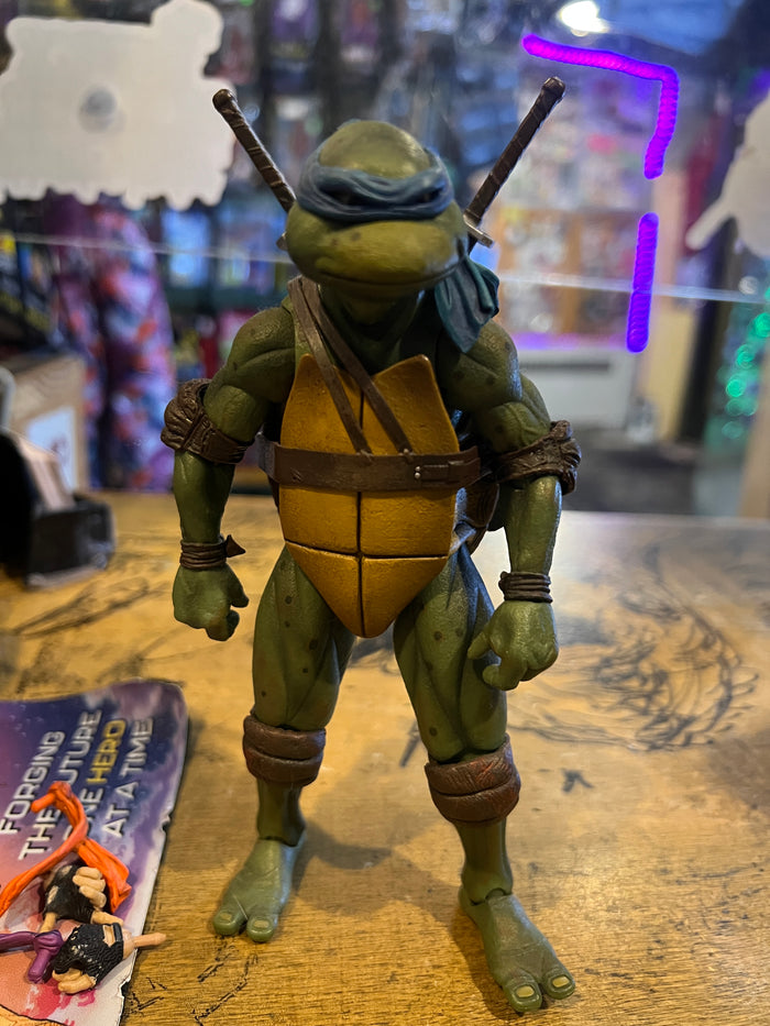 NECA Teenage Mutant Ninja Turtles : Movie Leonardo
