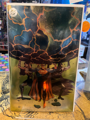 DC K.O. #1 (OF 5) Mike Del Mundo Gold FOIL Lights Out Blind Bag Variant