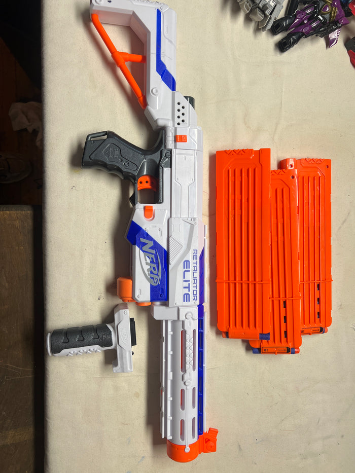 Nerf Retaliator Elite (White) N-Strike (Nice Shape Extra Darts/Magazines)