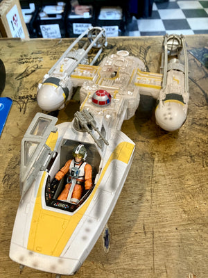 Star Wars : Power Of The Force Y-Wing Fighter w/Pilot (1999)