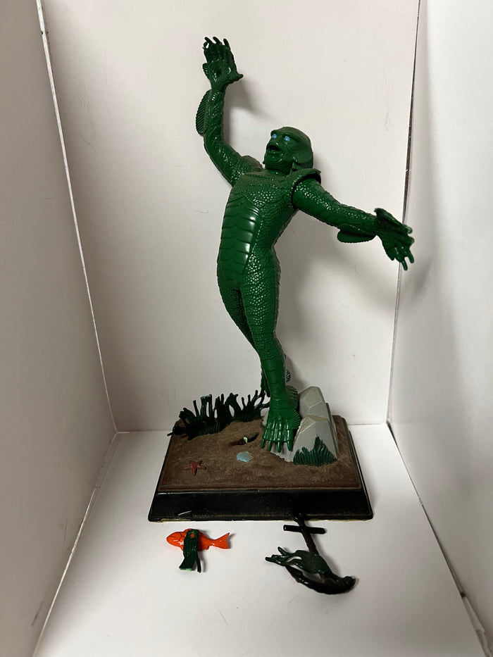 1975 AURORA Monsters of the Movies THE CREATURE FROM THE BLACK LAGOON Model Kit (Canadian Edition)