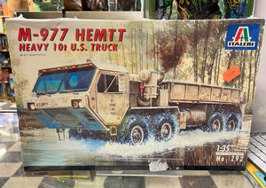 ITALERI M-977 HEMTT Heavy 10t U.S. Truck Model Kit (1:72 scale)