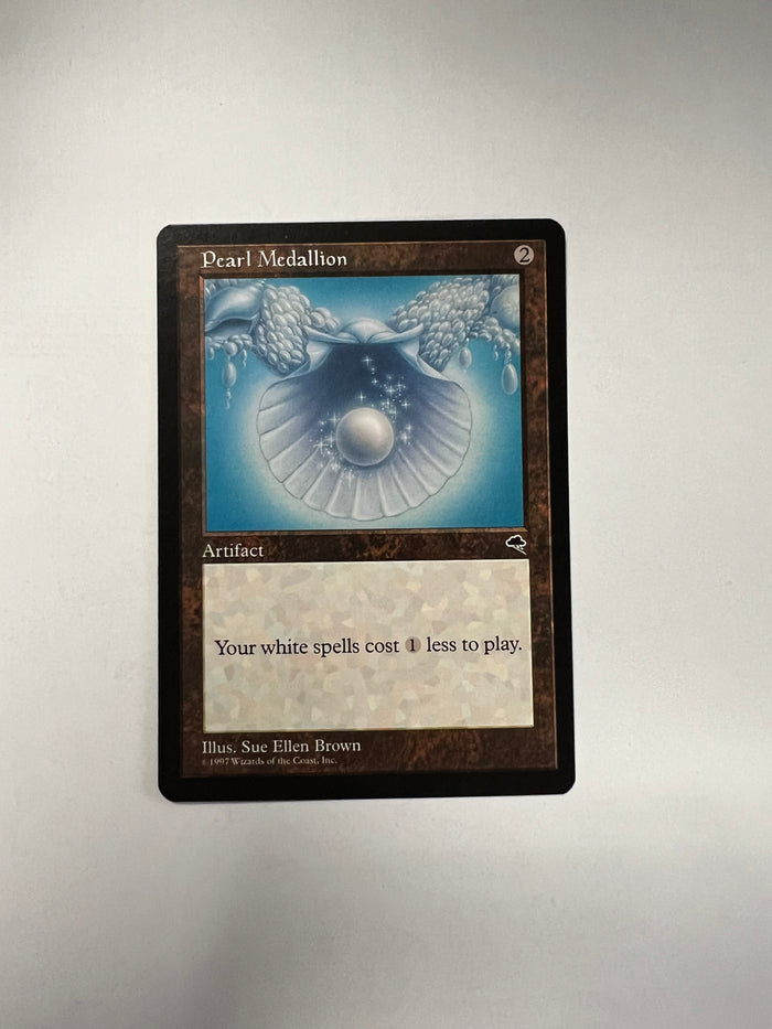 MTG Pearl Medallion (Lightly Played)