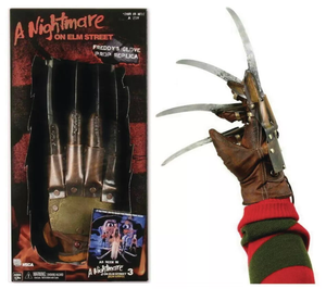 Nightmare on Elm Street 3 Dream Warriors Freddy Krueger Glove Prop Replica (NECA)