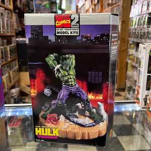 Incredible Hulk : Glue Together Model Kit (Toy Biz) 1996 (Unassembled Complete Open Box)