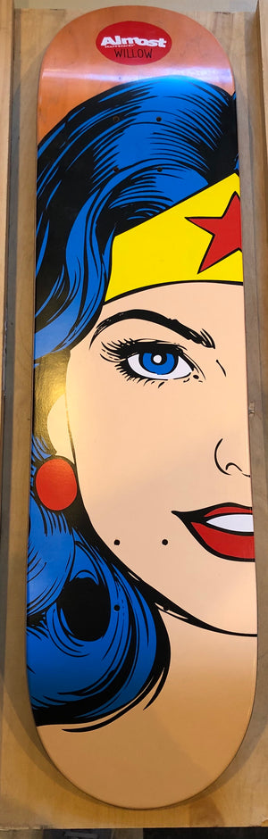 Almost : Wonder Woman Deck (Half-Face) Mellow 7.75 X 31.1