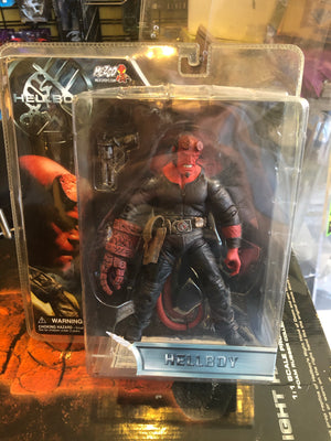 Hellboy Mezco 2006 : Hellboy Figure MOC (Slightly damaged card)
