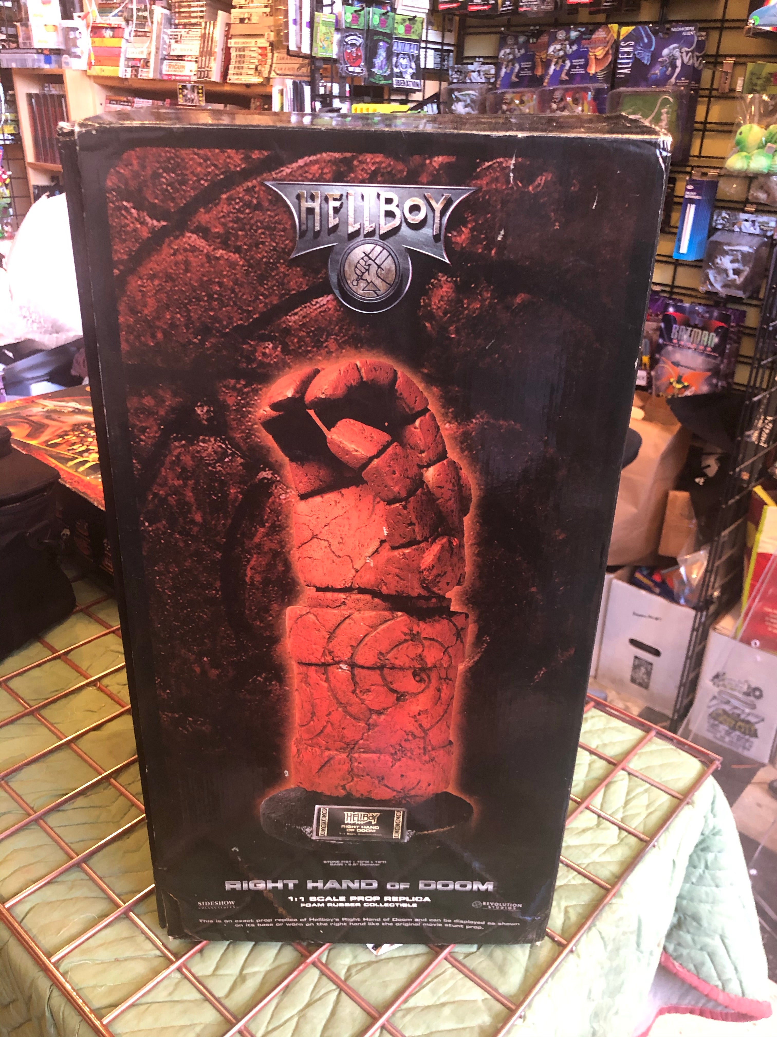 HELLBOY : RIGHT HAND OF DOOM 1:1 SIDESHOW COLLECTABLES (WEARABLE 