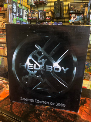 Hellboy Mezco 2006 LTD Edition 1 of 3000 : Hellboy Figure MIB
