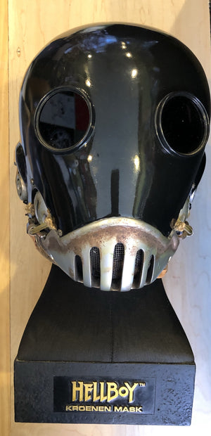 HELLBOY : KROENEN MASK 1:1 SCALE DISPLAYED, MISSING ONE STRAP REPLICA