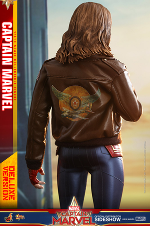 Captain Marvel Deluxe Version MMS522: Sixth Scale Figure By Hot Toys
